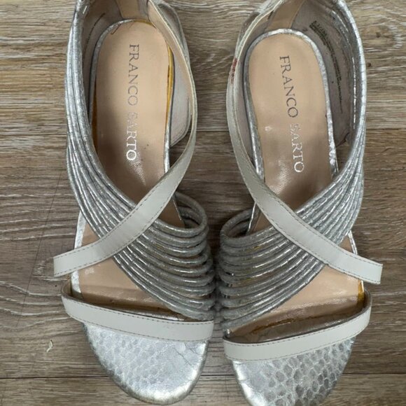 Franco Sarto Paddy Silver Leather Flat Sandals Women's Size 5.5 - Picture 2 of 7